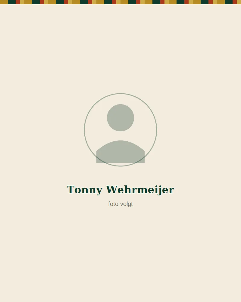 Tonny Wehrmeijer in gesprek met iemand op straat